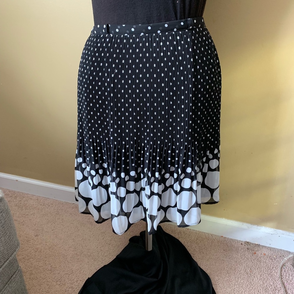 ♥️Polka dotted skirt by Elle